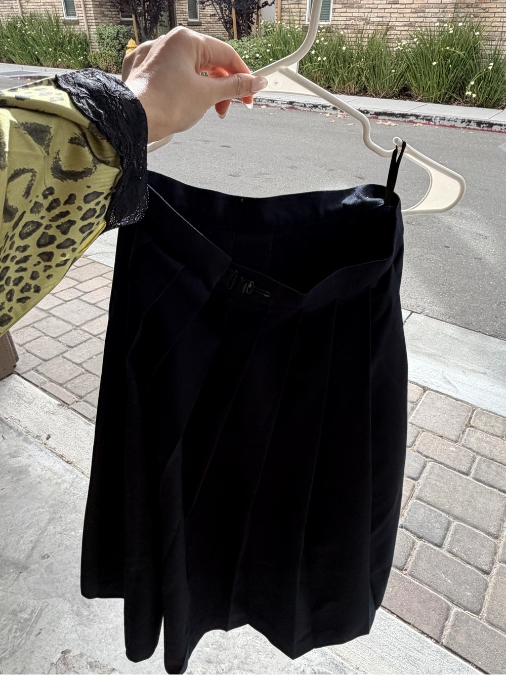 Classic Black Pleated Midi Skirt - Picture 4 of 4